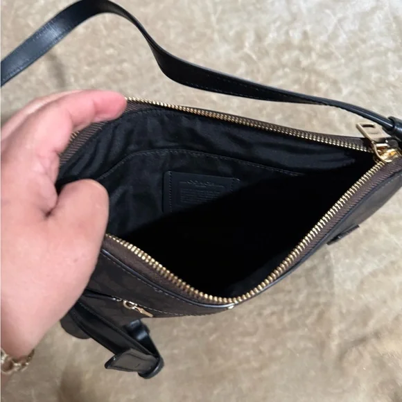 Coach Brown Signature Crossbody with Black Strap and Gold Hardware - Picture 4 of 6